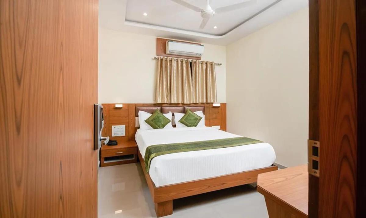 Hotel Volga Plaza 뭄바이 외부 사진